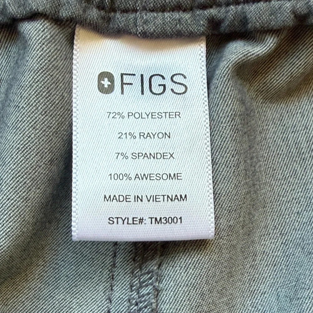 Figs Cairo Cargo Scrub Pants in Graphite, Size Large